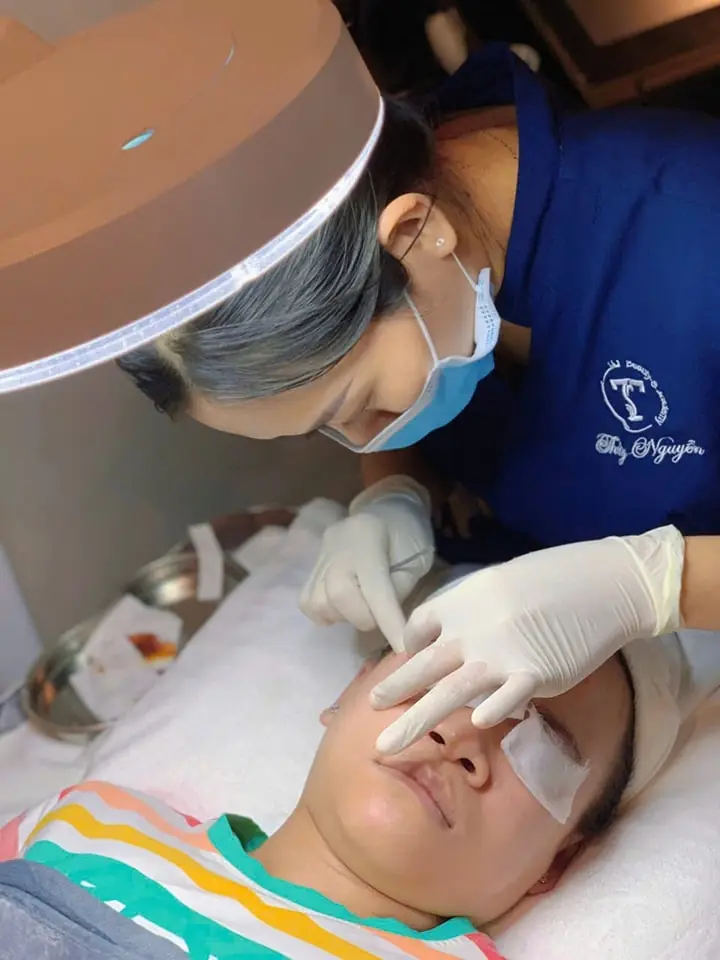 THỦY NGUYỄN BEAUTY & ACADEMY